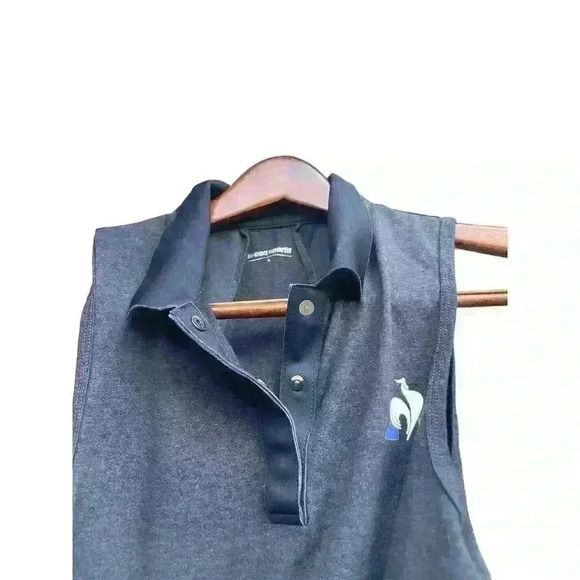 Le Coq Sportif Golf Sleeveless Size Large with magnetic closure buttons. - Picture 5 of 5